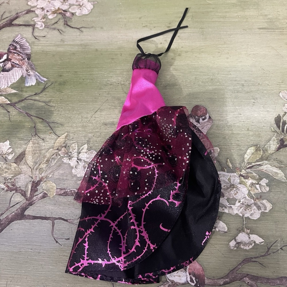 Ever After High Doll Briar Beauty Legacy Day Pink & Black Dress